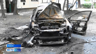 В Херсоне взорвали автомобиль чиновника администрации области