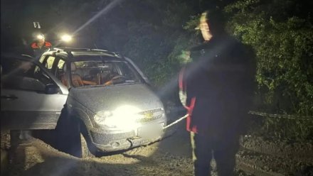 В Белогорском районе двое туристов на «Ниве» застряли в грязевой ловушке