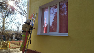 Сотрудники МЧС Крыма провели тренировку по тушению пожара в детском саду