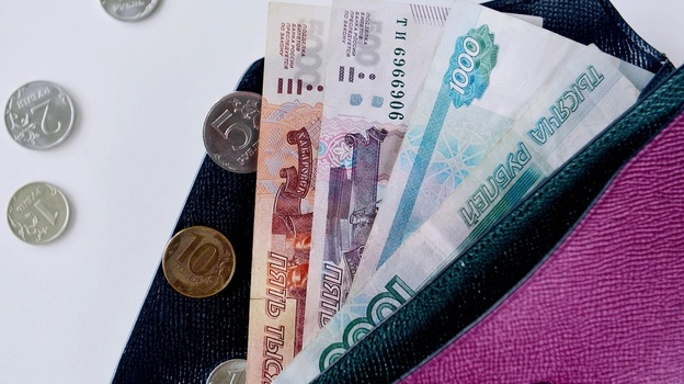 Турист украл барсетку из иномарки крымчанина с сотнями тысяч рублей 
