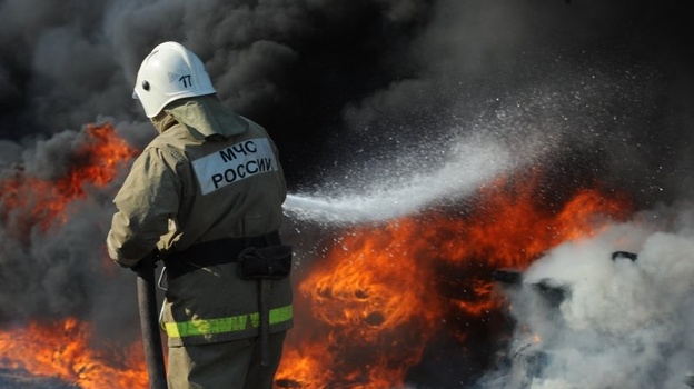 В Севастополе загорелось административное здание