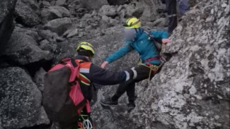 В Долине Привидений в Крыму спасли женщину с ребенком  