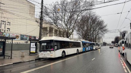 Два автобуса и троллейбус столкнулись в Симферополе: Пяти людям оказали помощь