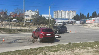 В Севастополе столкнулись две легковушки