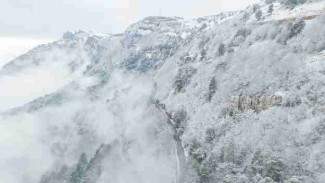 В Крым пришла зима: снег, дождь, и ветер обрушились 4 декабря на полуостров