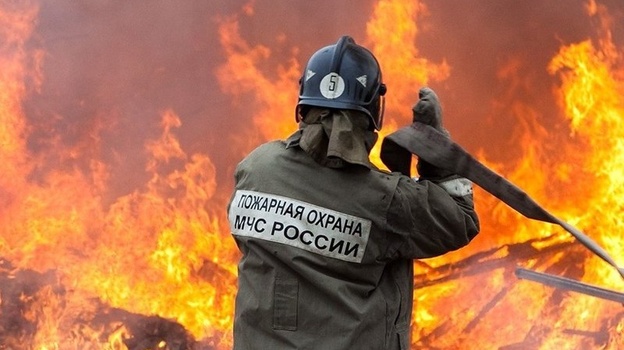 В Севастополе загорелся дом на улице Ерошенко