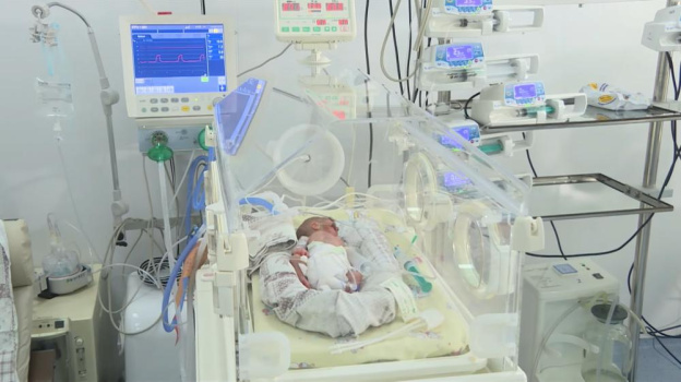 Крымские медики спасли новорожденного с критически низким весом