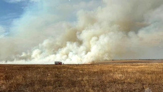 МЧС делятся кадрами с места пожара в Симферопольском районе