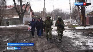 Войска ДНР освобождают жителей Мариуполя