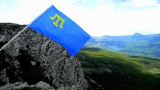 В Крыму отмечается День крымскотатарского флага.