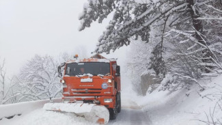 В Крыму заметает снегом дорогу Бахчисарай – Ялта