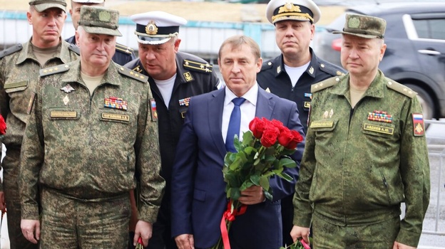 Заместитель министра обороны России прибыл в Крым