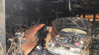 Гараж с машиной сгорел в Симферопольском районе