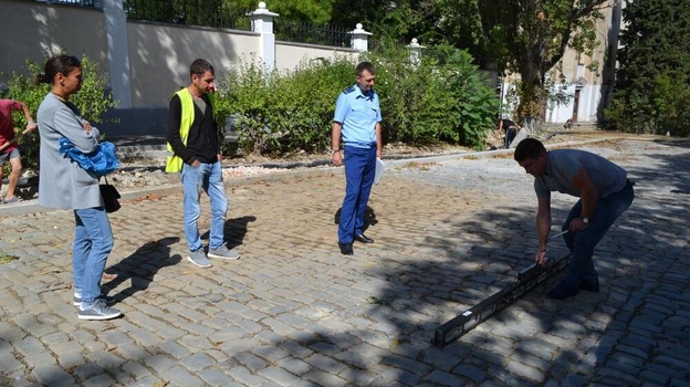 Прокуратура проверяет качество брусчатки в Севастополе