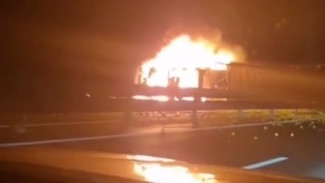 Фура с прицепом загорелась на «Тавриде»