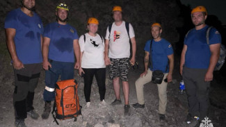 На пике Космоса спасли заблудившихся туристов