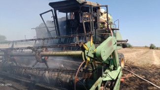 В Крыму загорелся комбайн во время уборки урожая