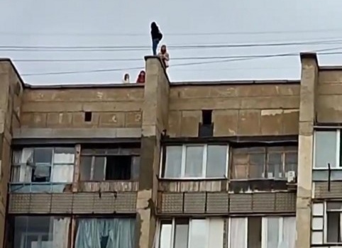 В Евпатории задержали группу подростков, залезших на крышу многоэтажки
