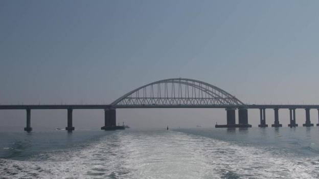 Движение автомобилей восстановили на Крымском мосту