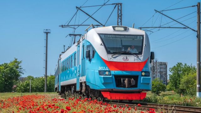 Четыре дополнительные электрички запустят в Крыму