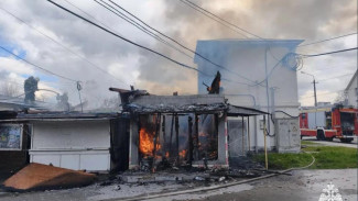 В Симферополе сгорел торговый павильон 