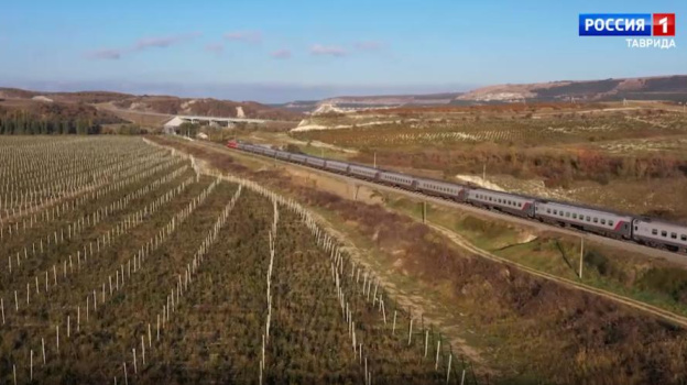 Бархатный сезон в Крыму на «Виноградном экспрессе»: уникальный поезд останется на маршруте