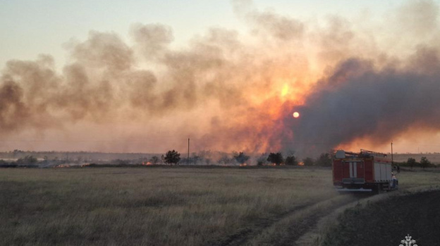  В Кировском районе горела сухая трава на общей площади 650 м²