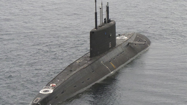Подводная лодка ЧФ "Старый Оскол" возвращается на базу после учений в Черном море