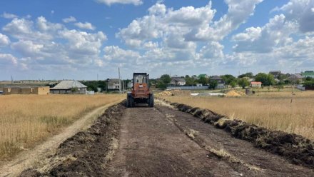 В селе Мирное прокладывают новые дороги