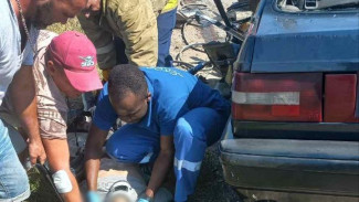 Жуткое ДТП в Симферопольском районе: водитель оказался зажат в искореженной машине