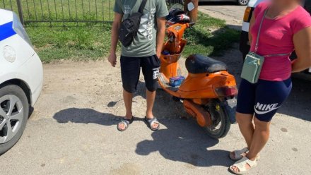 Несовершеннолетнего на мопеде нарушил ПДД в Армянске