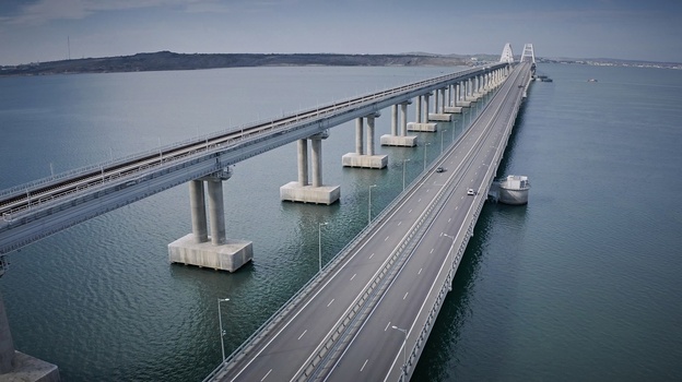 На Крымском мосту из-за ДТП ограничено движение