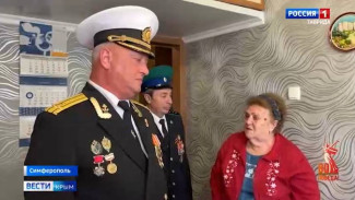 В канун 80-летия Победы сотрудники Пограничного управления ФСБ РФ по Крыму поздравили ветеранов Великой Отечественной войны