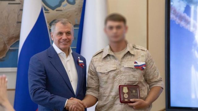 Социальным работникам Крыма выплатили премии Госсовета