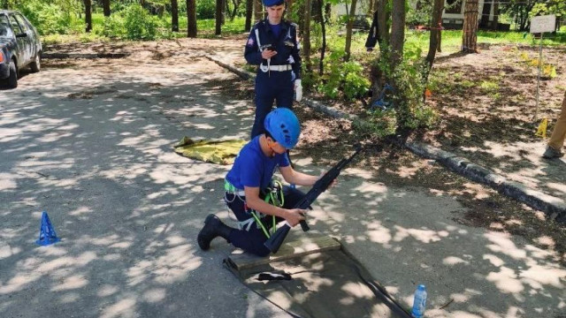 Турнир «Памяти Героев Отечества» в Симферополе: школьники показали навыки строевой и огневой подготовки