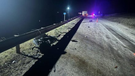 В Крыму 17-летний подросток на иномарке врезался в грузовик