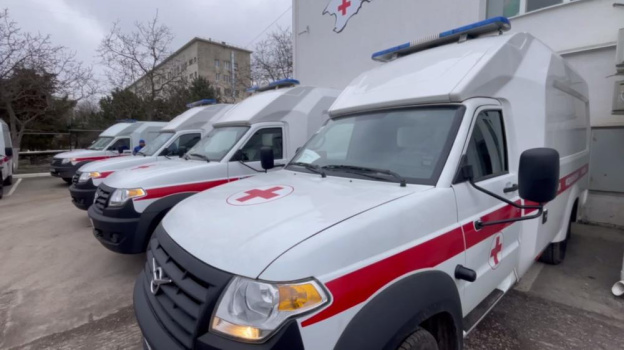 Крымским медикам передали новые машины «скорой помощи»