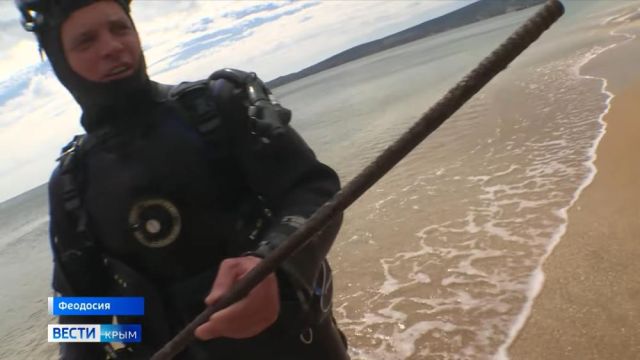 Водолазы МЧС Крыма начали обследовать прибрежную акваторию