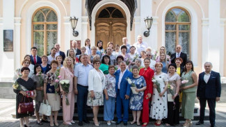 Председатель госсовета региона вручил награды крымским медикам