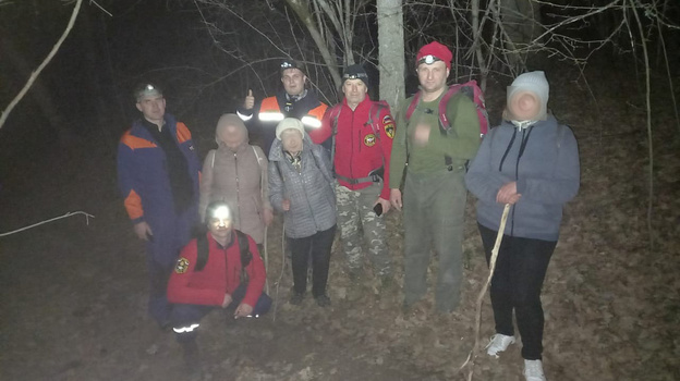 Трёх женщин всю ночь искали в Крымских горах