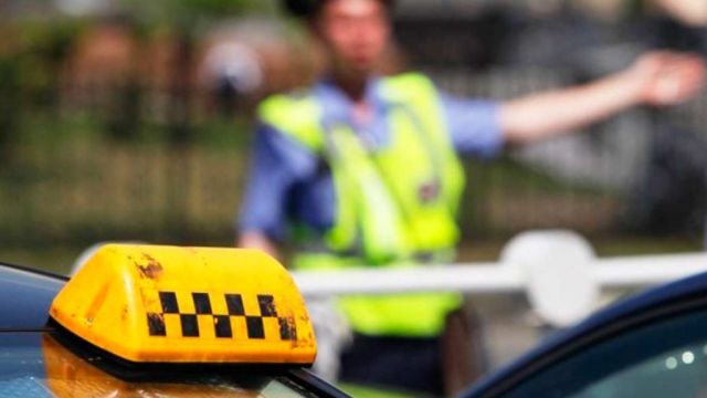 В Керчи нелегально нанимали таксистов