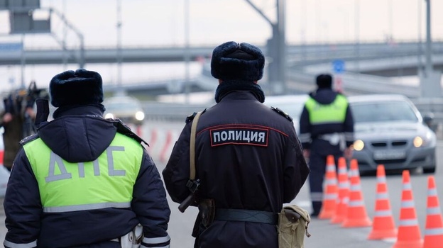 На Крымском мосту задержали вооруженного дальнобойщика