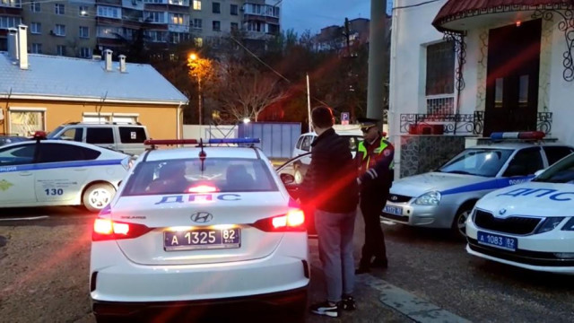 Симферопольца арестовали за тонировку стёкол автомобиля (ВИДЕО)