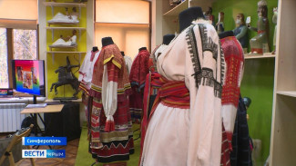 Мастер-класс по моделированию этнической одежды провели в Крыму