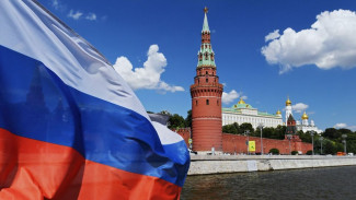 Аксёнов поздравил крымчан с Днем Государственного флага России