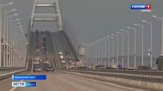 Движение автомобилей по Крымскому мосту перекрыли