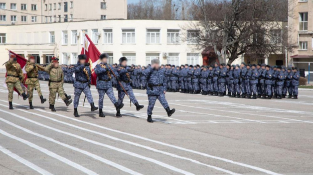 Крымским частям Росгвардии вручили боевые знамена
