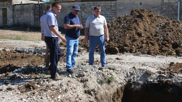 Гоцанюк приехал на кладбище в Керчи