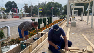В Керчи защитят клумбу с инсталляцией «Керчь — город-герой» от сточных вод