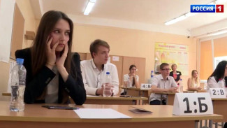 Писать шпаргалки и немножко волноваться: школьникам Крыма дали неожиданные советы для сдачи ЕГЭ